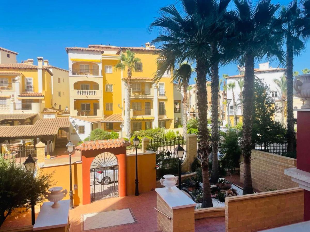 Beach Apartament In Torrevieja Exterior photo